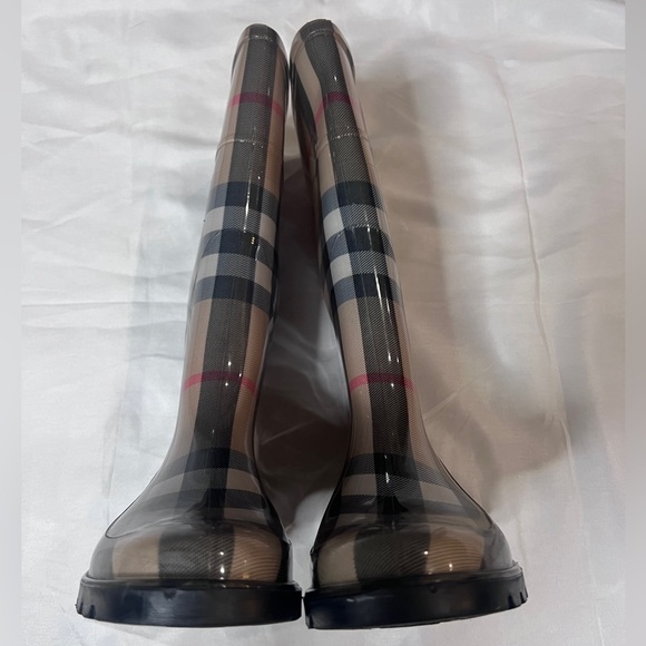 BURBERRY Rain Boots | Size 37 - Picture 4 of 15